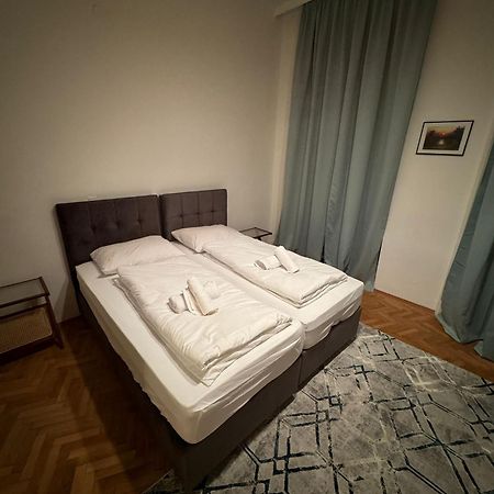 Centrally-Located Authentic Apartment Wina Bagian luar foto