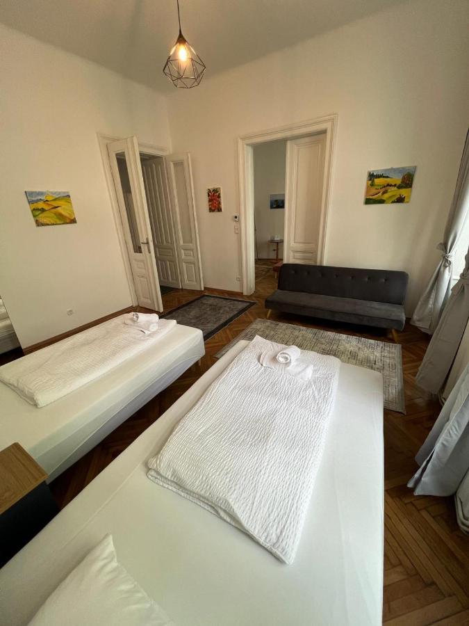 Centrally-Located Authentic Apartment Wina Bagian luar foto