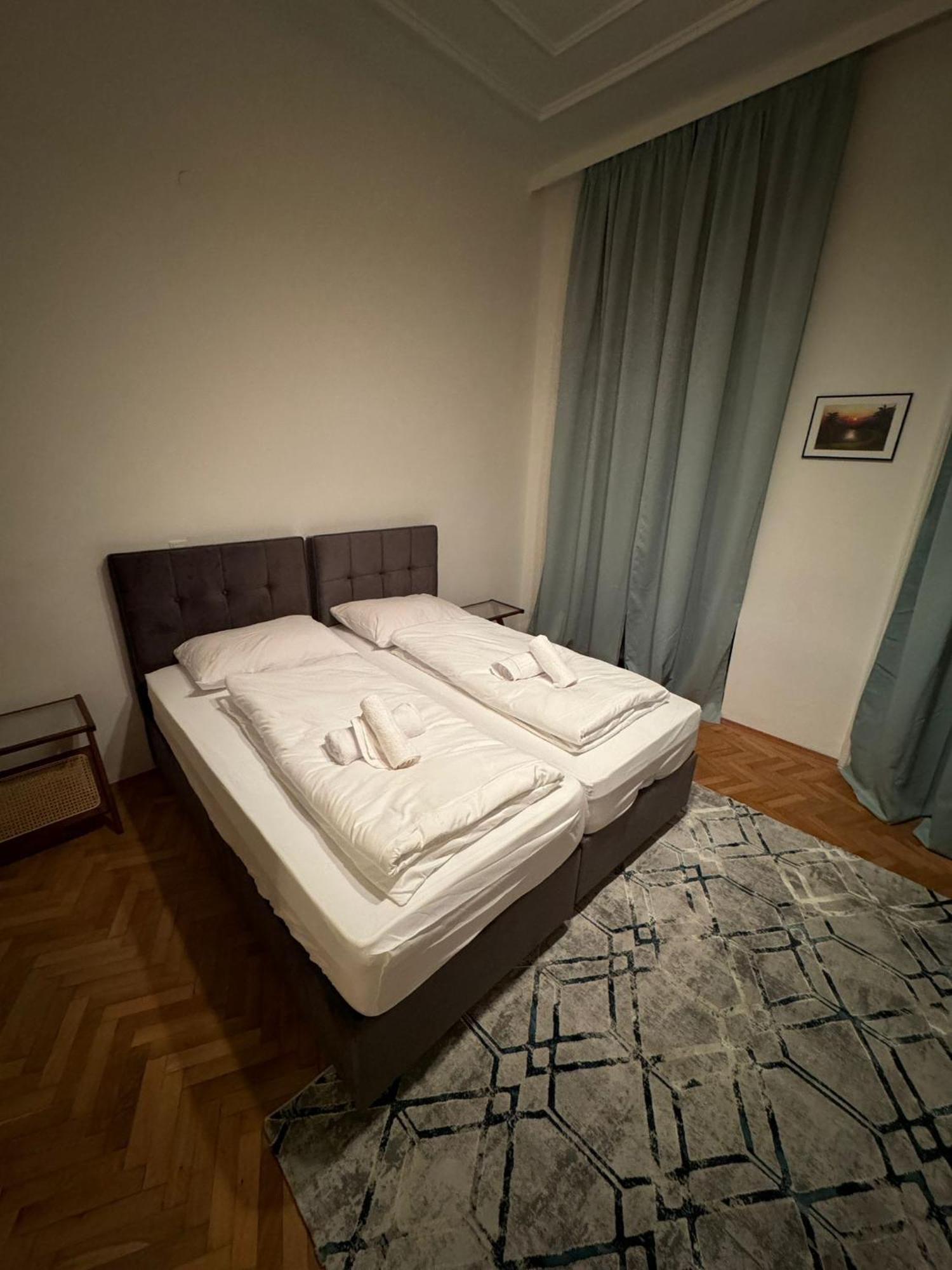 Centrally-Located Authentic Apartment Wina Bagian luar foto
